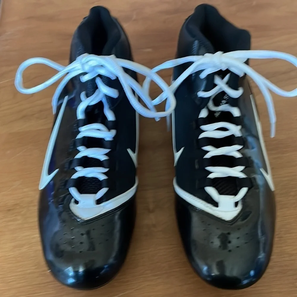 Nike NWOT Alpha Shark Cleats Size 5.5